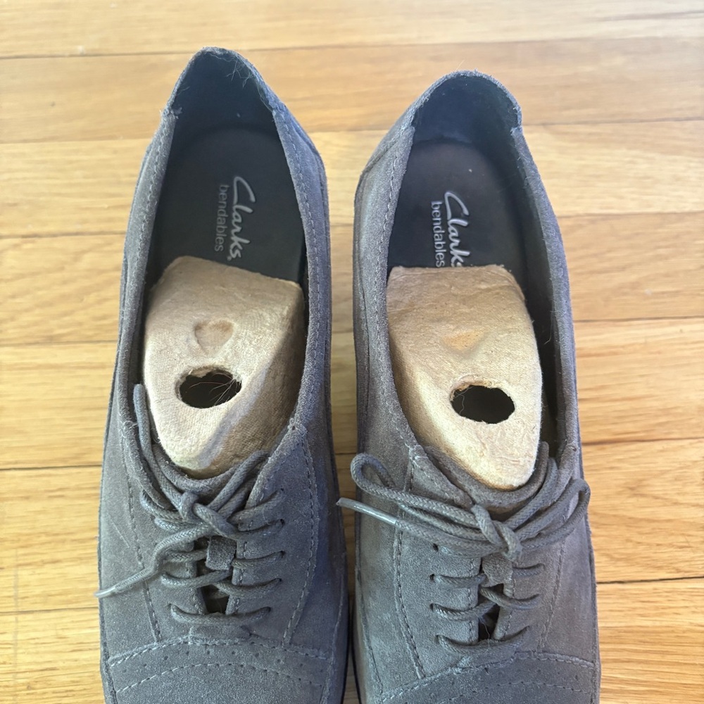 CLARKS Bendable NWOT Gray Oxford Suede Lace Up Women's Heels Size 8.5 W - Picture 2 of 5
